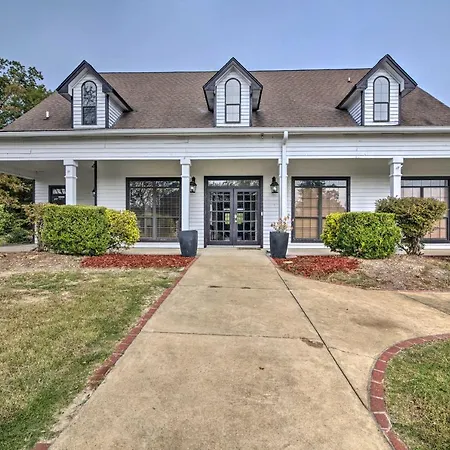 Starkvegas Clubhouse About 2 Mi To Msu Campus!